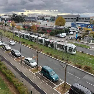 https://jolie-appartement-proche-tramway.hotels-rhonealpes.com